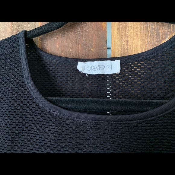 NWOT FOREVER 21 black fishnet crop top t-shirt - Picture 3 of 3